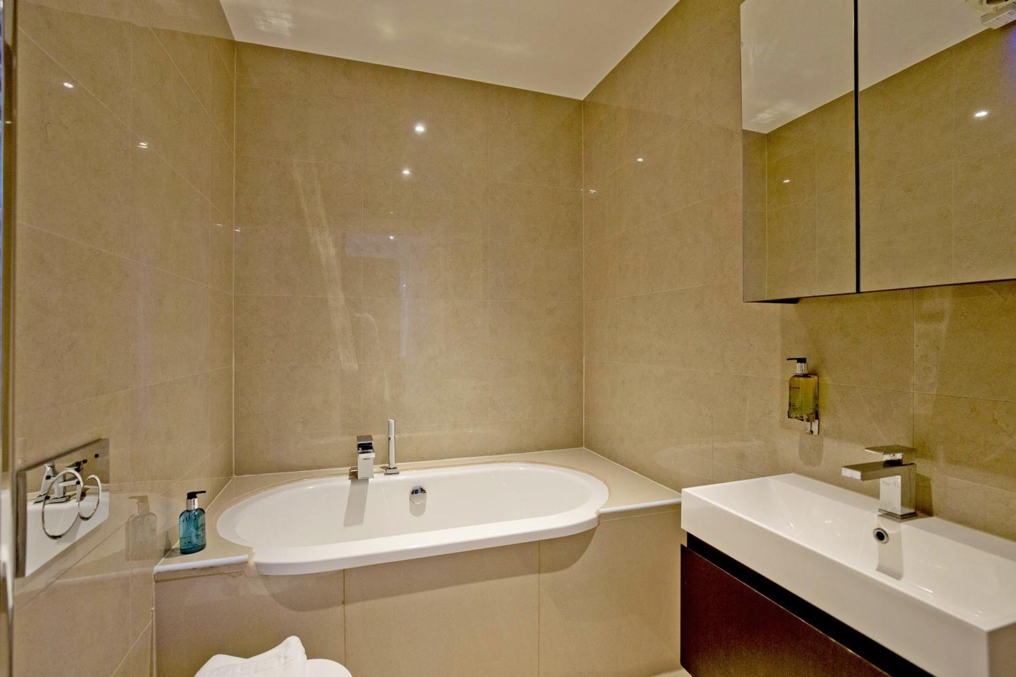 Imperial Liverpool Street Apartments Лондон Екстер'єр фото